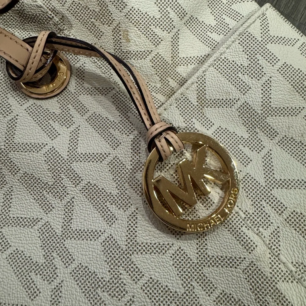 MICHAEL Michael Kors Jet Set Logo Print Signature Vanilla Tote Handbag